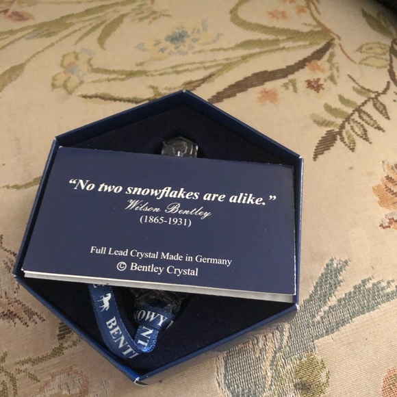 🎄2004 Signed Bentley Lead Crystal Snowflake Ornament - 666 $35 or $30 w/offer - Picture 2 of 5